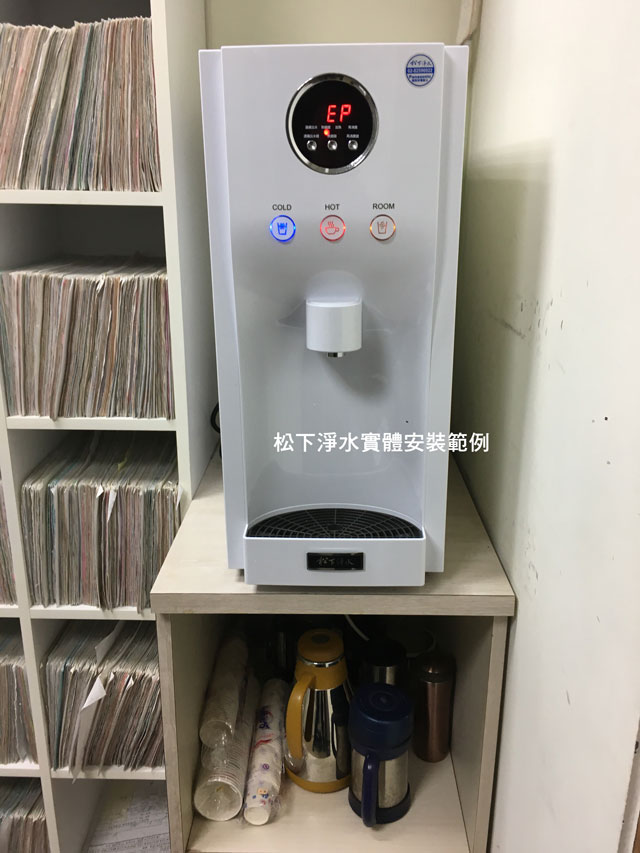 桌上型冰冷熱飲水機